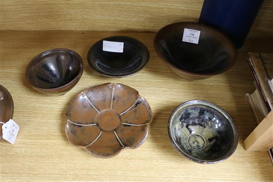Four Chinese bowls and one stand diameter 18.5cm
